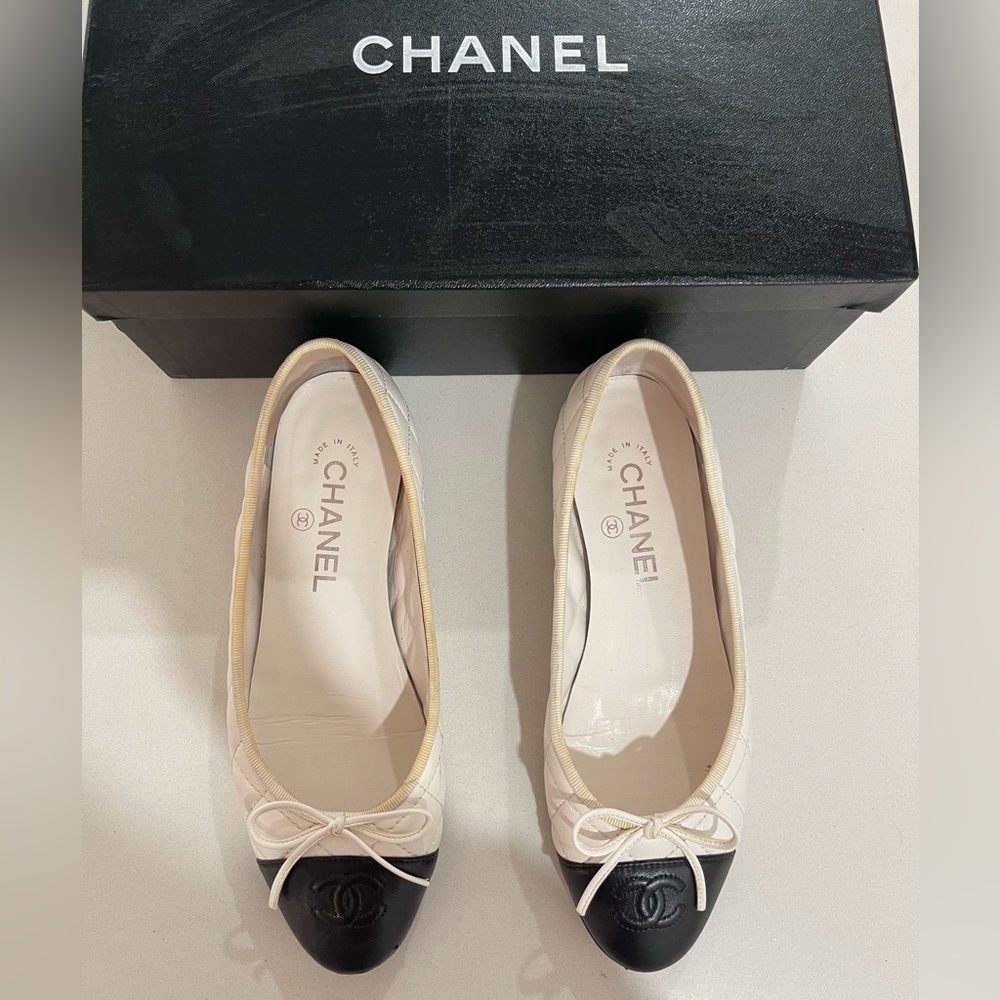 Chanel black & white flats lambskin, size 6.5
